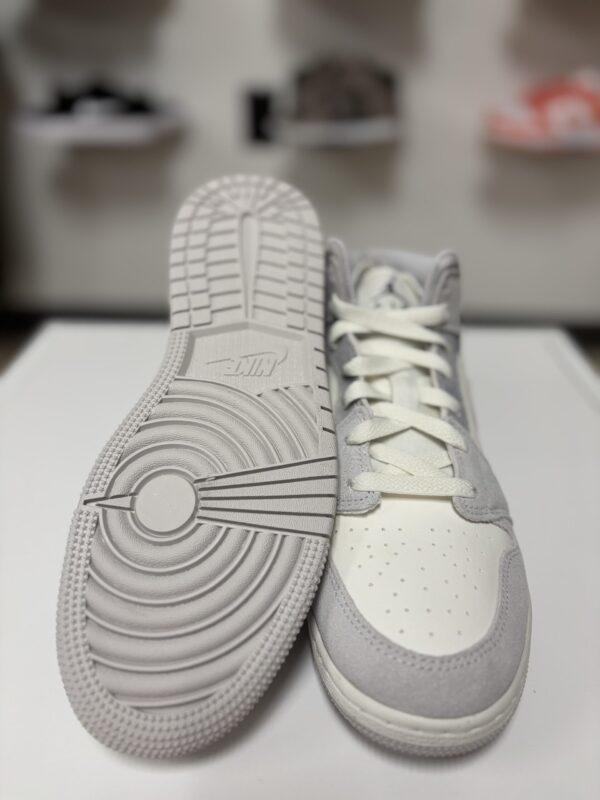 Nike Air Jordan 1 Mid SE - Image 2
