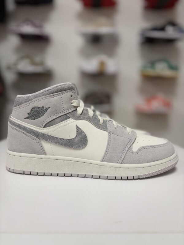 Nike Air Jordan 1 Mid SE